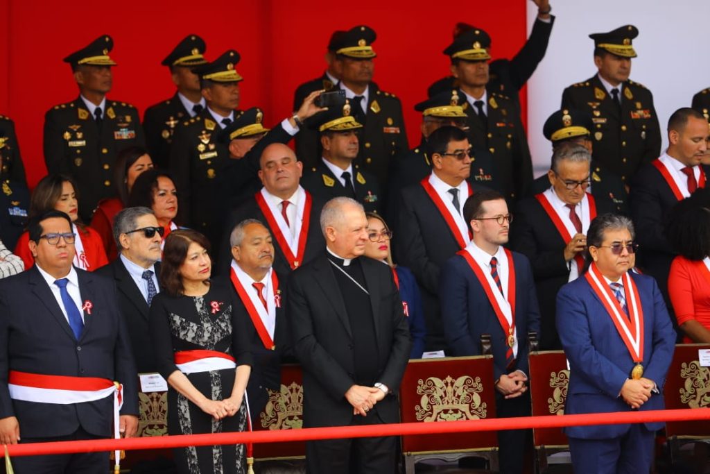 Presidente Del Congreso Y Legisladores Asistieron A La Gran Parada Y