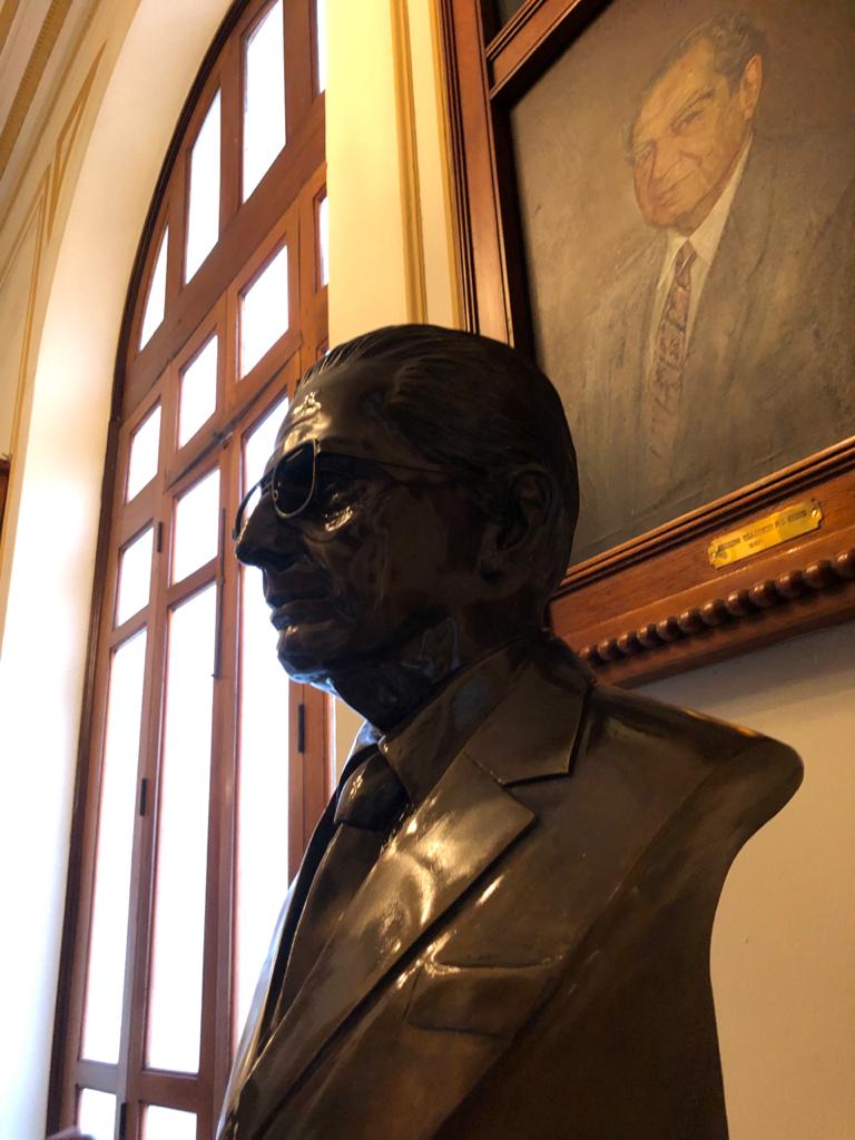 Develan busto del expresidente del Senado, Javier Alva Orlandini