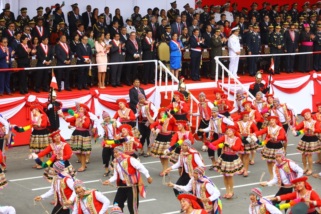 Presidente Del Congreso Y Legisladores Asistieron A La Gran Parada Y ...