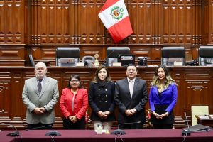 Presidente del Congreso, Alejandro Soto dirige la la sesión de la Comisión Permanente. Participan los congresistas Jorge Montoya, Margot Palacios, lady Camones y Rosselli Amuruz.