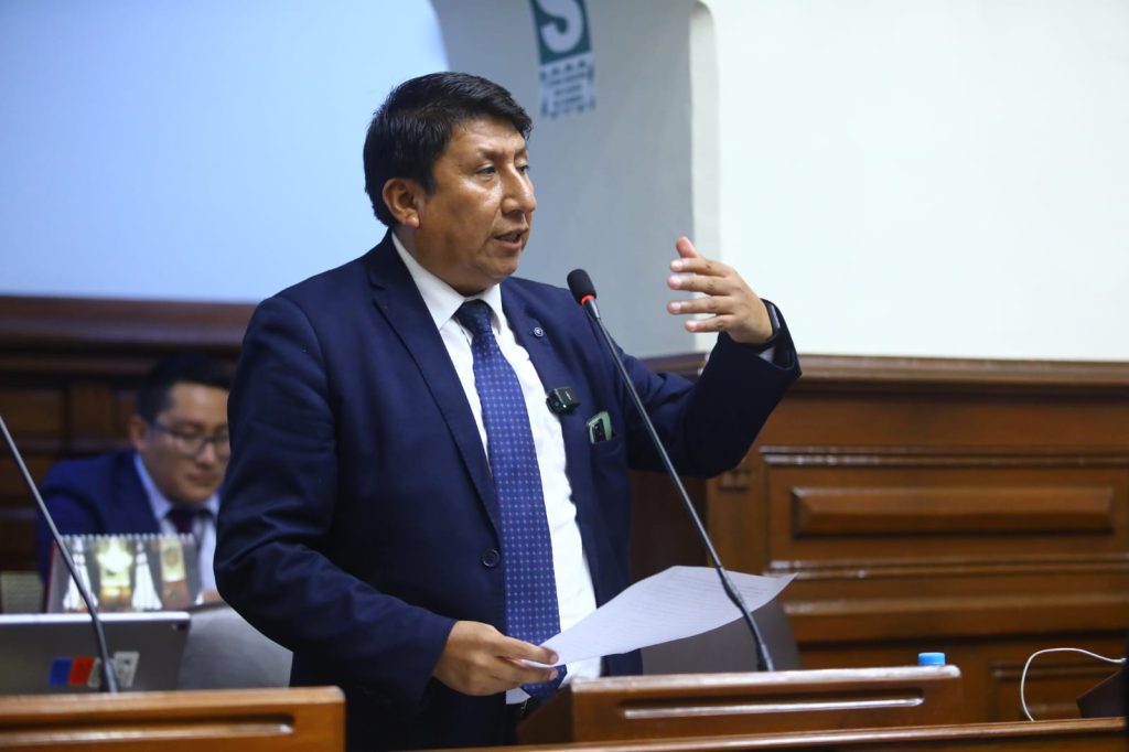 Segundo vicepresidente del Congreso, Waldemar Cerrón, interviene en la sesión del Pleno. (Congreso de la República/JReátegui)