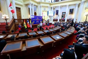 Parlamentaria Andina Leslye Lazo organiza la ceremonia de clausura del «Diplomado de Coaching y Liderazgo Transformacional del Parlamento Andino», en la sala Raúl Porras Barrenechea. (Congreso de la República/JReátegui)