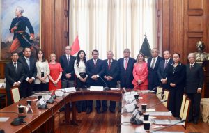 El Presidente del Congreso sostuvo una reunión de trabajo con el colectivo Peruanos de Estado. La reunión, realizada en la sala Bolognesi, cuenta con la presencia de Ricardo Marquez, Raul Diez Canseco, Felipe James, entre otros. (Congreso de la República/EArias)