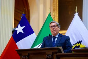 En la sala Raúl Porras Barrenechea, el presidente del Componente Europeo de EuroLat, Gabriel Mato, participa en la sesión solemne de apertura de la decimosexta sesión plenaria ordinaria de EuroLat. (Congreso de la República/JReátegui)