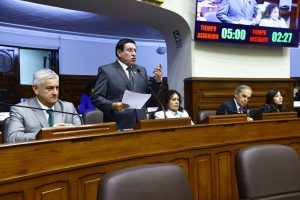 El congresista Alejandro Soto interviene en el debate del Pleno sobre el voto de confianza al gabinete de Eduardo Arana. (Congreso de la República/VVásquez)