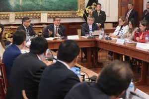 El presidente del Congreso, Eduardo Salhuana, participa en la mesa de trabajo "Marco de Ley 28376", organizado por su despacho en la sala Miguel Grau. (Congreso de la República/CCox)