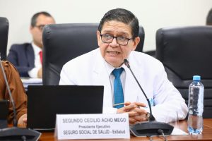 La Comisión de Salud y Población, presidida por la congresista Magaly Ruíz, recibe al presidente ejecutivo de EsSalud, Segundo Acho, quien expone el informe general, así como el cierre de brechas, las deudas y el plan de desembalse. (Congreso de la República/JPAyala)