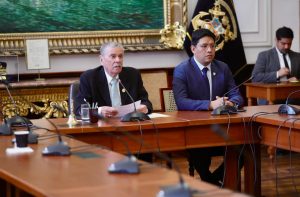 Fernando Rospigliosi conduce sesión de Comisión Permanente