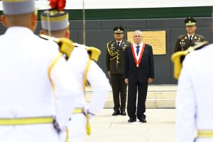 Fernando Rospigliosi en ceremonia de graduación