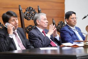 Fernando Rospigliosi conduce sesión extraordinaria del Pleno