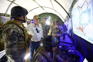 Fernando Rospigliosi en Base de la Marina