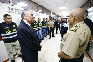 Fernando Rospigliosi y jefe de Dirincri