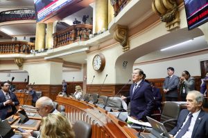 Congresista Eduardo Salhuana sustenta moción