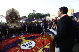 Señor de los Milagros recibe homenaje del Congreso de la República