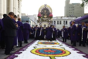 Señor de los Milagros recibe homenaje del Congreso de la República